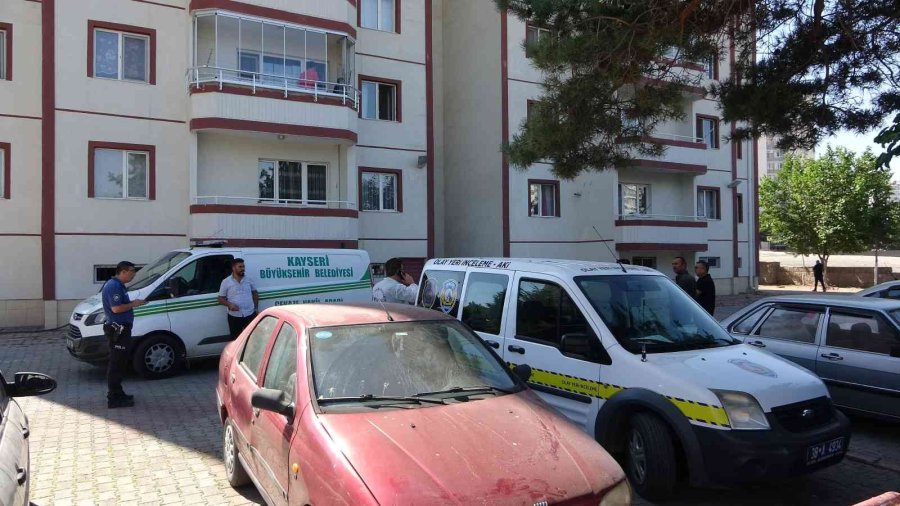 6’ıncı Kattan Düşen Adam Hayatını Kaybetti