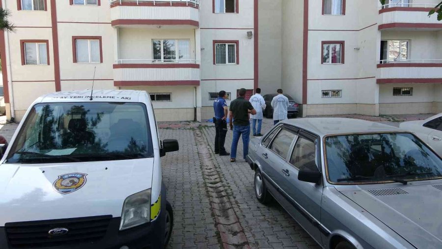 6’ıncı Kattan Düşen Adam Hayatını Kaybetti