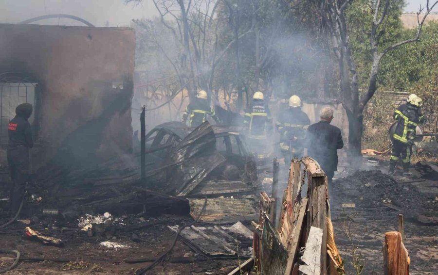 Ailesine Kızdı, Evi Ateşe Verdi