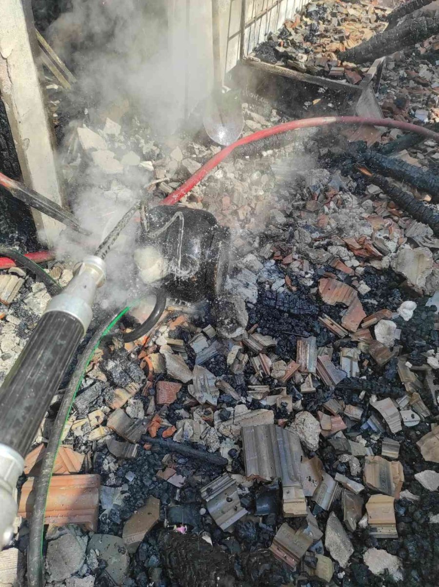 Korkuteli’nde Ev Yangını