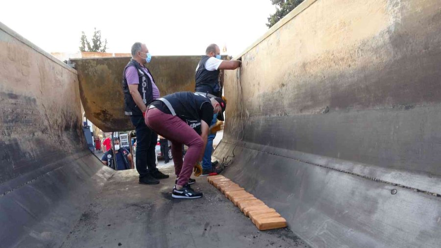 Mersin’de Bir Tırda 105 Kilo Eroin Ele Geçirildi