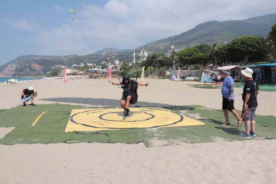 55 Sporcu, 380 Metreden Atlayıp Hedefe Ulaşmaya Çalışıyor