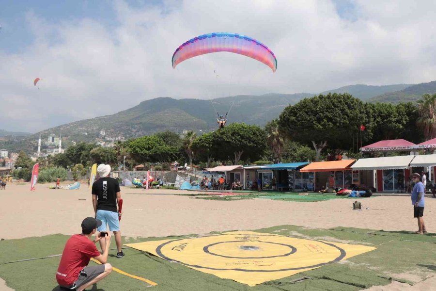 55 Sporcu, 380 Metreden Atlayıp Hedefe Ulaşmaya Çalışıyor