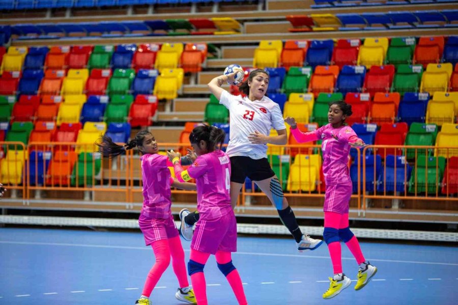 A Milli Kadın Hentbol Takımı Galibiyetle Başladı