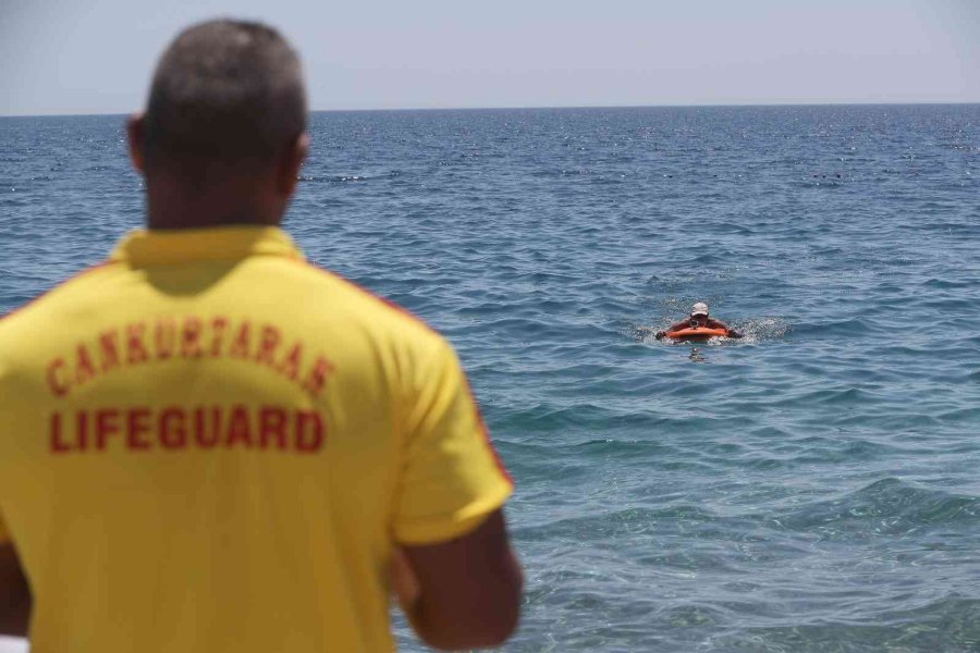 Denizde Ayağına Kramp Giren Vatandaş, Cankurtaran Robotla Kurtarıldı