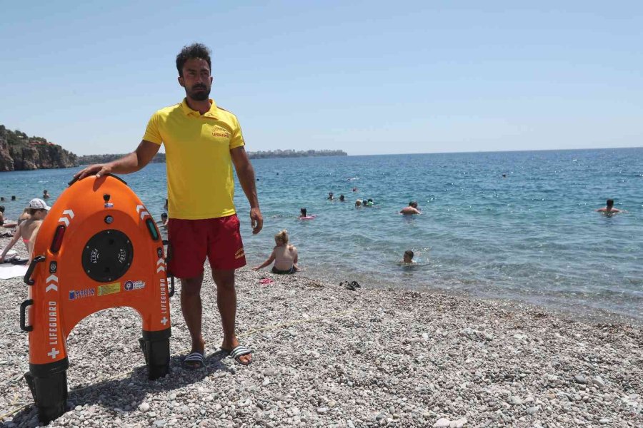 Denizde Ayağına Kramp Giren Vatandaş, Cankurtaran Robotla Kurtarıldı