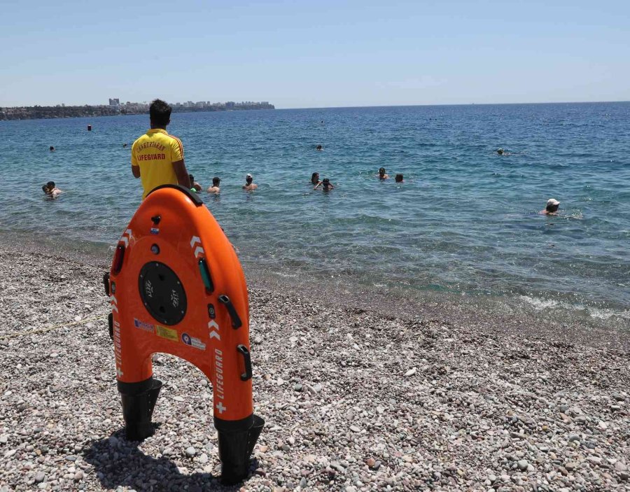 Denizde Ayağına Kramp Giren Vatandaş, Cankurtaran Robotla Kurtarıldı