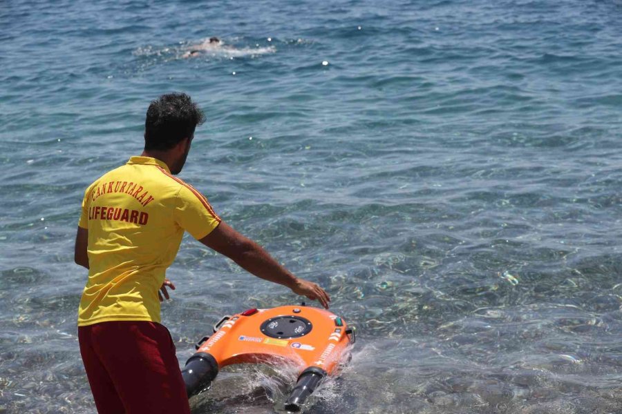 Denizde Ayağına Kramp Giren Vatandaş, Cankurtaran Robotla Kurtarıldı
