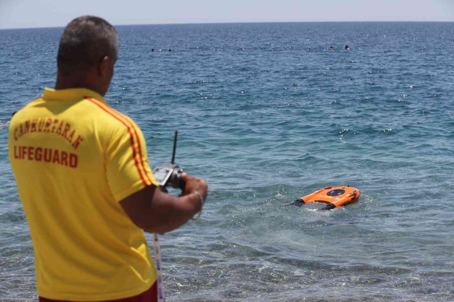Denizde Ayağına Kramp Giren Vatandaş, Cankurtaran Robotla Kurtarıldı