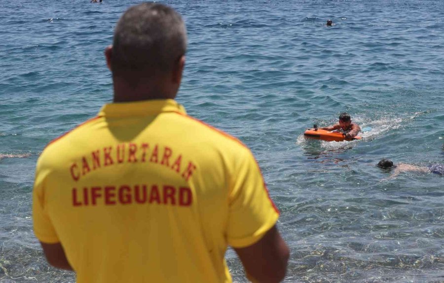 Denizde Ayağına Kramp Giren Vatandaş, Cankurtaran Robotla Kurtarıldı