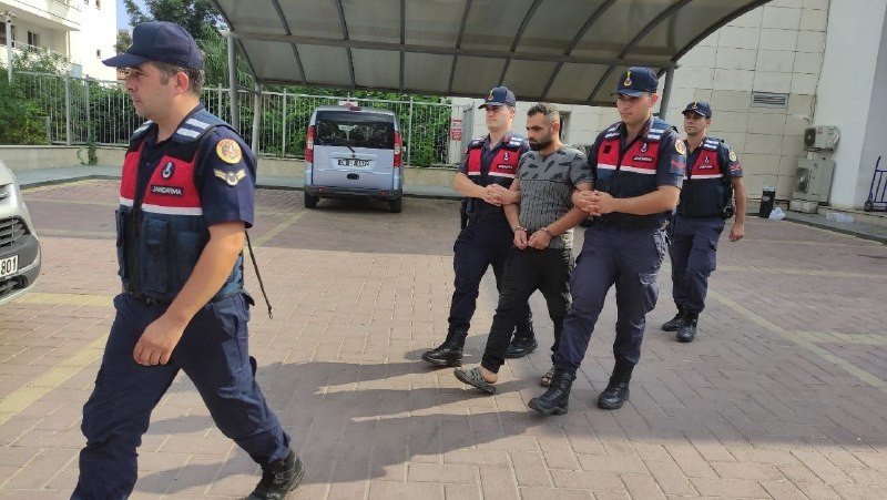 Kötü İşçilik Nedeniyle Tartıştığı Arkadaşını Sopa Ve Bıçakla Öldürdü