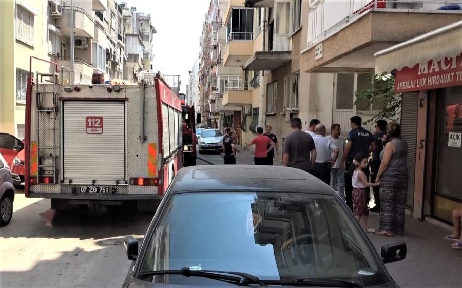 Antalya’da Sürekli Yangın Çıkan Metruk Bina Mahalle Halkını İsyan Ettirdi