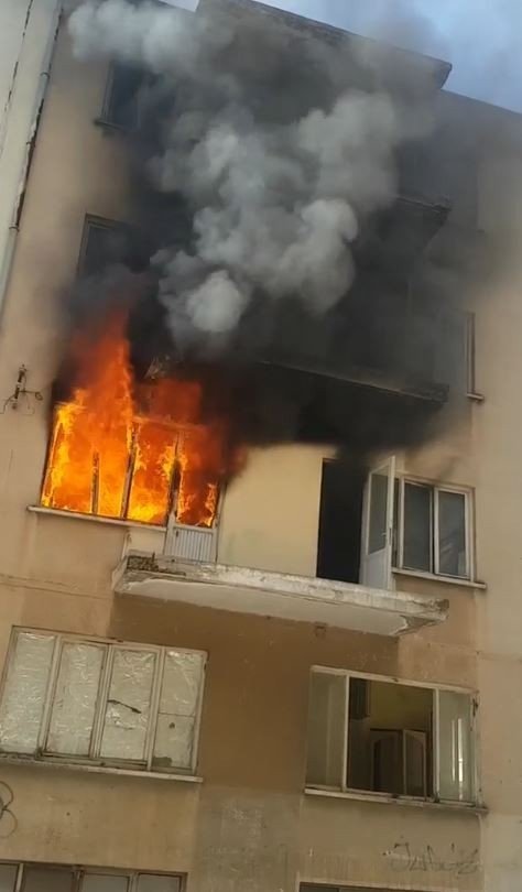 Antalya’da Sürekli Yangın Çıkan Metruk Bina Mahalle Halkını İsyan Ettirdi