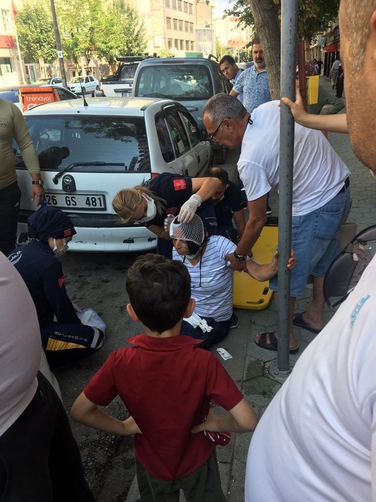 Otomobilin Çarptığı Kadın Yaralandı