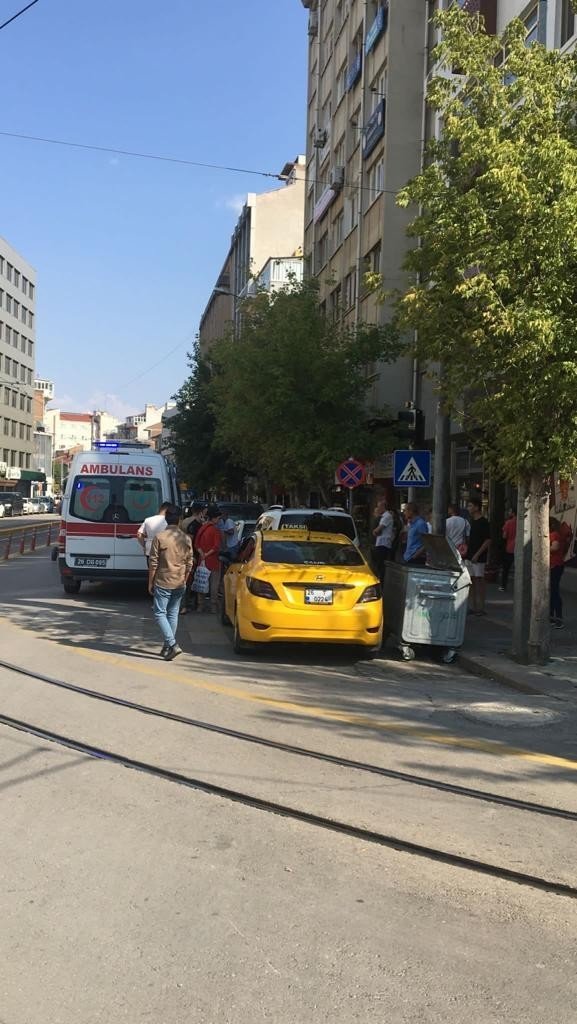 Otomobilin Çarptığı Kadın Yaralandı