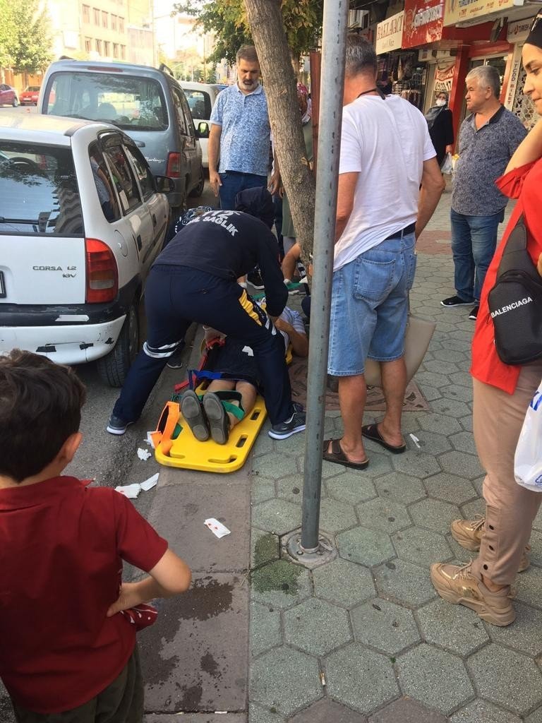 Otomobilin Çarptığı Kadın Yaralandı