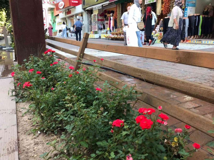 Kırılmış Çitler Hamamyolu’nda Görüntü Kirliliğine Sebep Oluyor