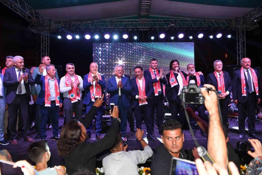 Büyükkılıç, Özvatan’da Festivale Katıldı, İlçeye Yeni Müjdeler Verdi