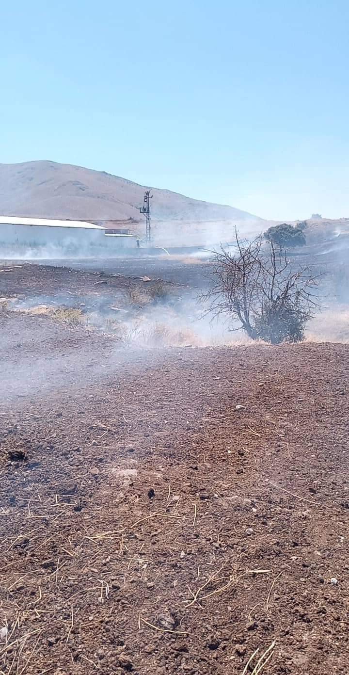 Tomarza’da Arazi Yangını