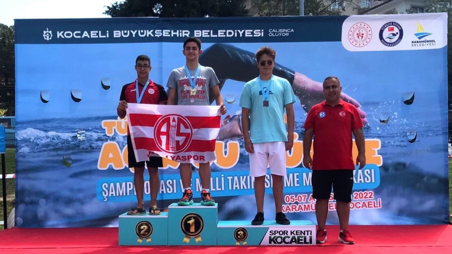 Antalyasporlu Yüzücülerden Çifte Zafer