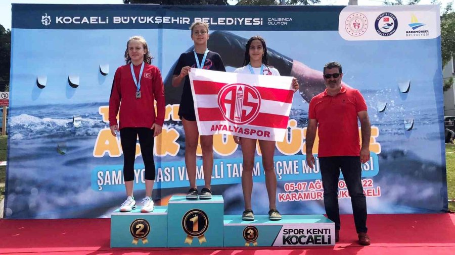 Antalyasporlu Yüzücülerden Çifte Zafer