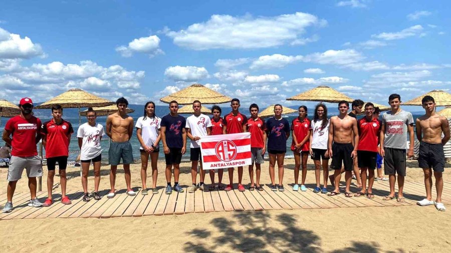 Antalyasporlu Yüzücülerden Çifte Zafer