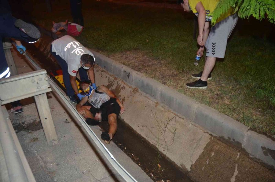 Kontrolden Çıkan Otomobil Bisiklete Çarptı: 2 Ağır Yaralı