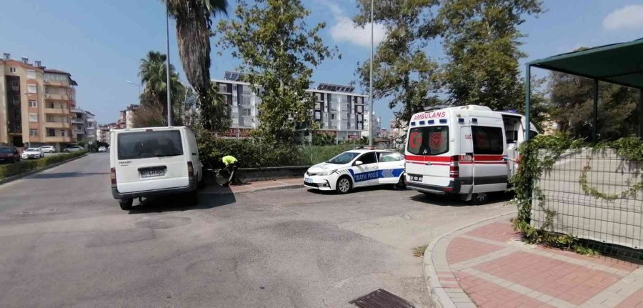 Duvara Çarpan Araç Sürücünün 2027 Yılına Kadar Ehliyetine El Konulmuş