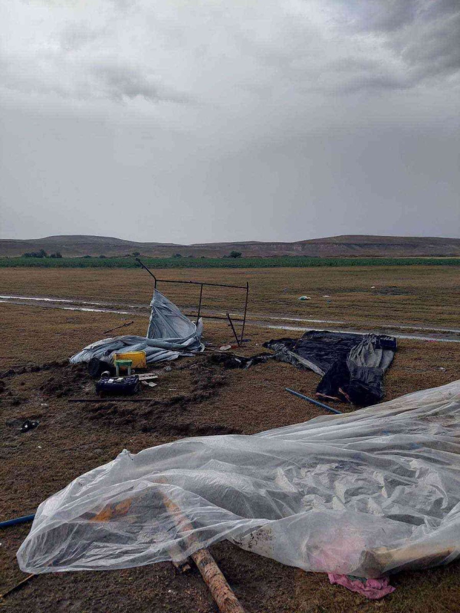 Şiddetli Rüzgar Mevsimlik Tarım İşçilerinin Çadırlarını Vurdu