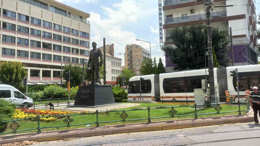 Sosyal Medyada Yüzlerce Kullanıcı Şehit Yüzbaşı Cengiz Topel Andı