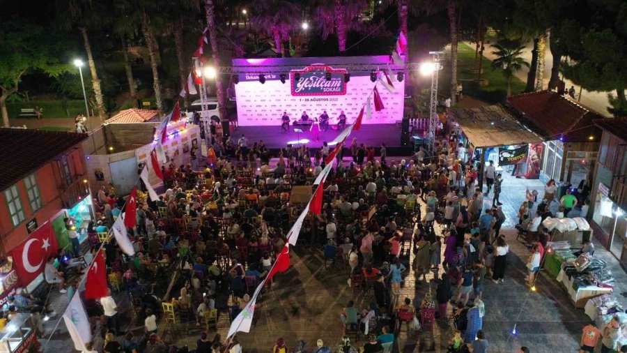 Kepez’in Nostaljik Yeşilçam Sokağı’nda Anılara Yolculuk