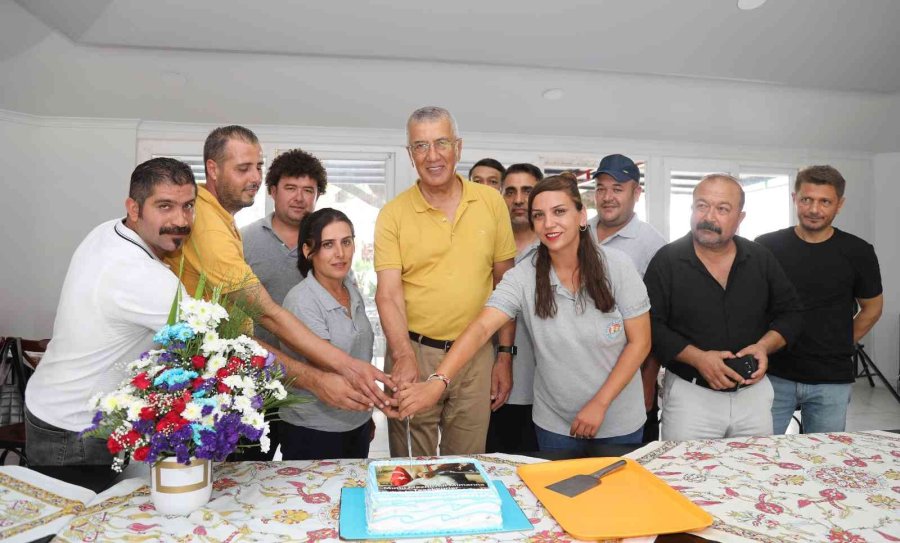 Temizlik İşçilerinden Başkan Tarhan’a ’sözleşme’ Teşekkürü