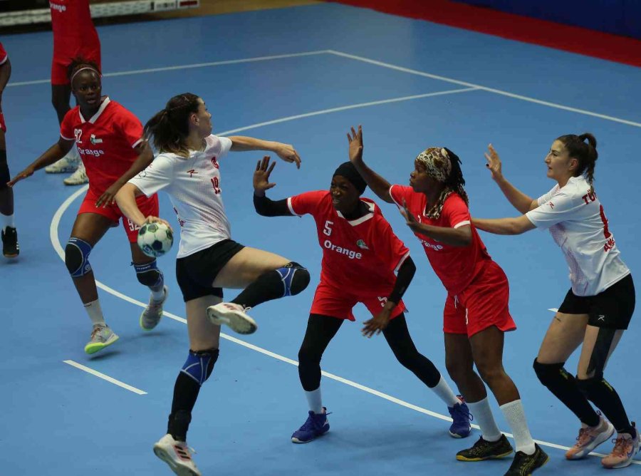 Kadın Hentbolculardan İkinci Galibiyet