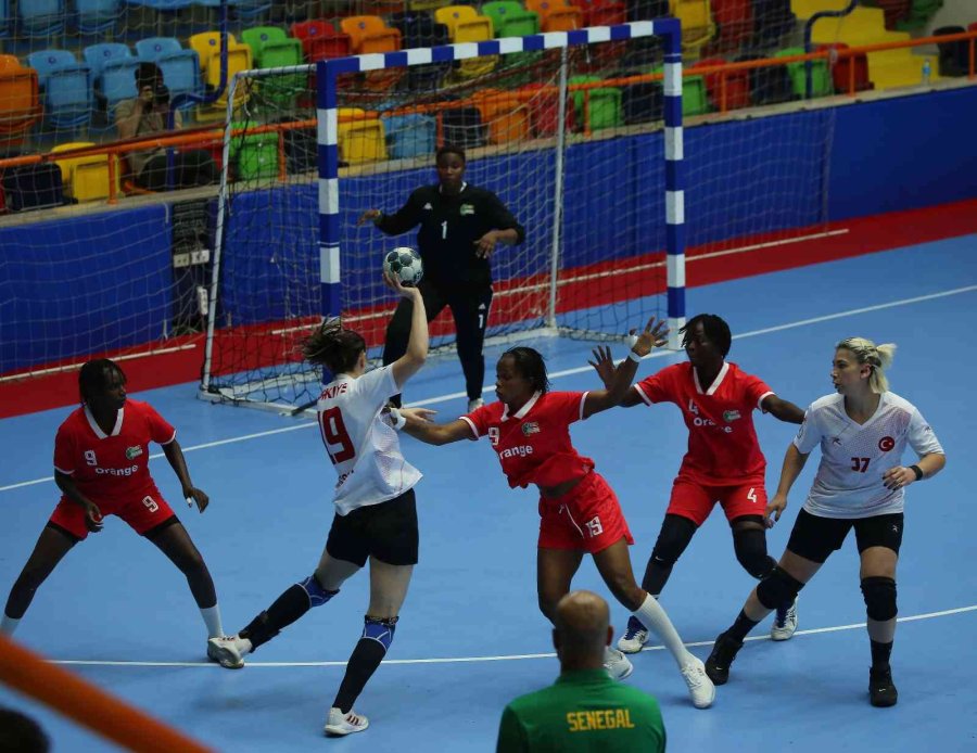 Kadın Hentbolculardan İkinci Galibiyet