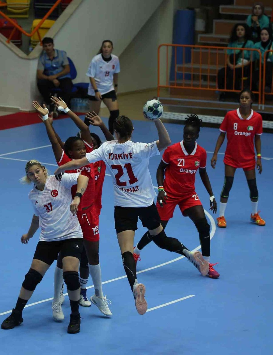 Kadın Hentbolculardan İkinci Galibiyet