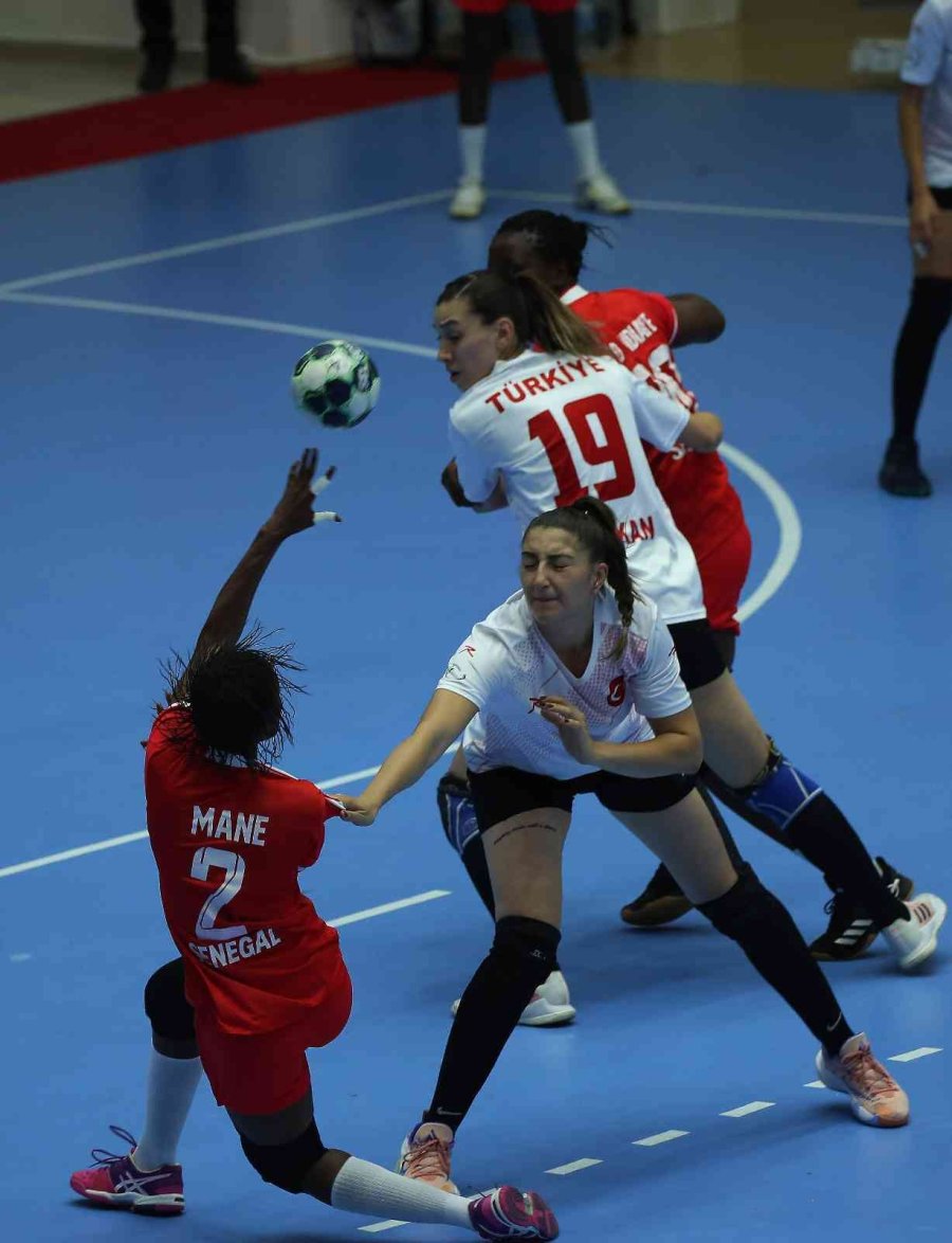 Kadın Hentbolculardan İkinci Galibiyet