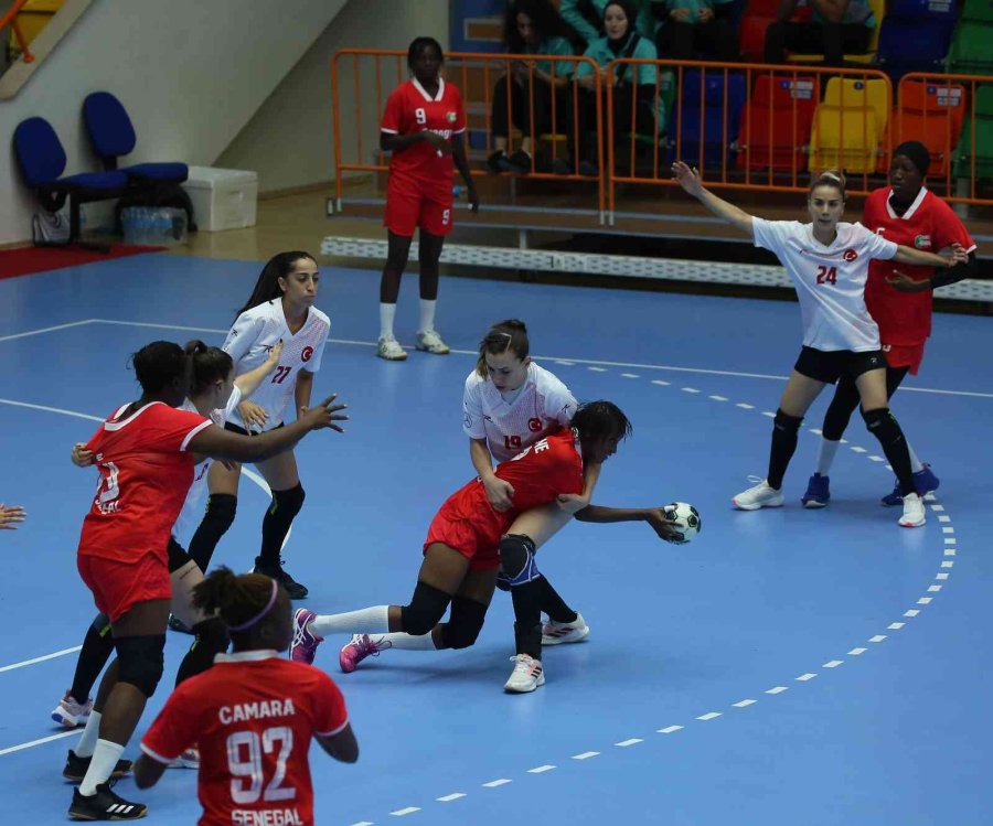 Kadın Hentbolculardan İkinci Galibiyet