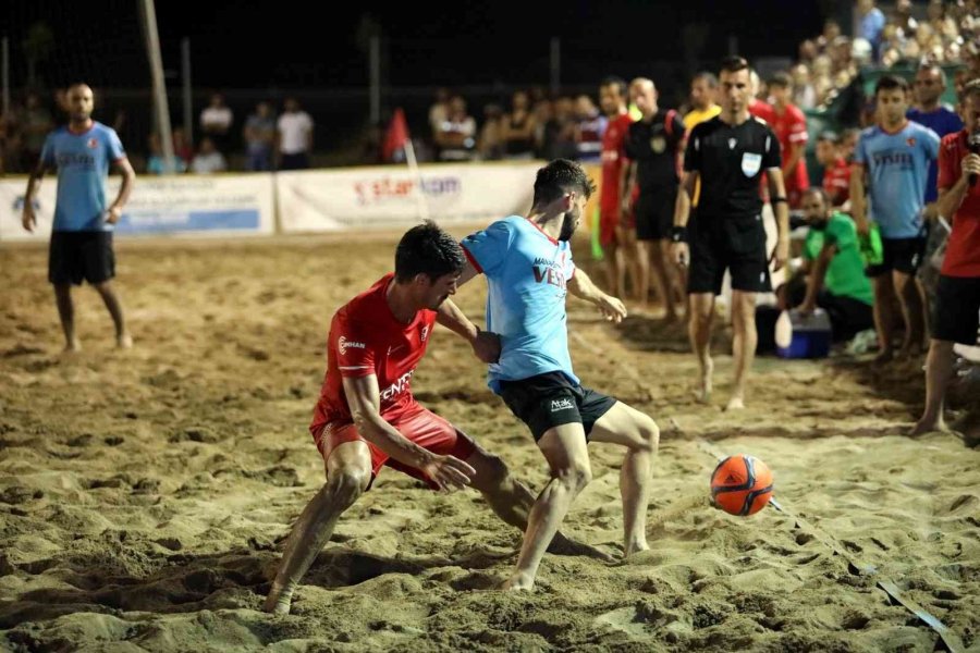 Plaj Futbolunda Şampiyon Çimhan Sarılar Spor