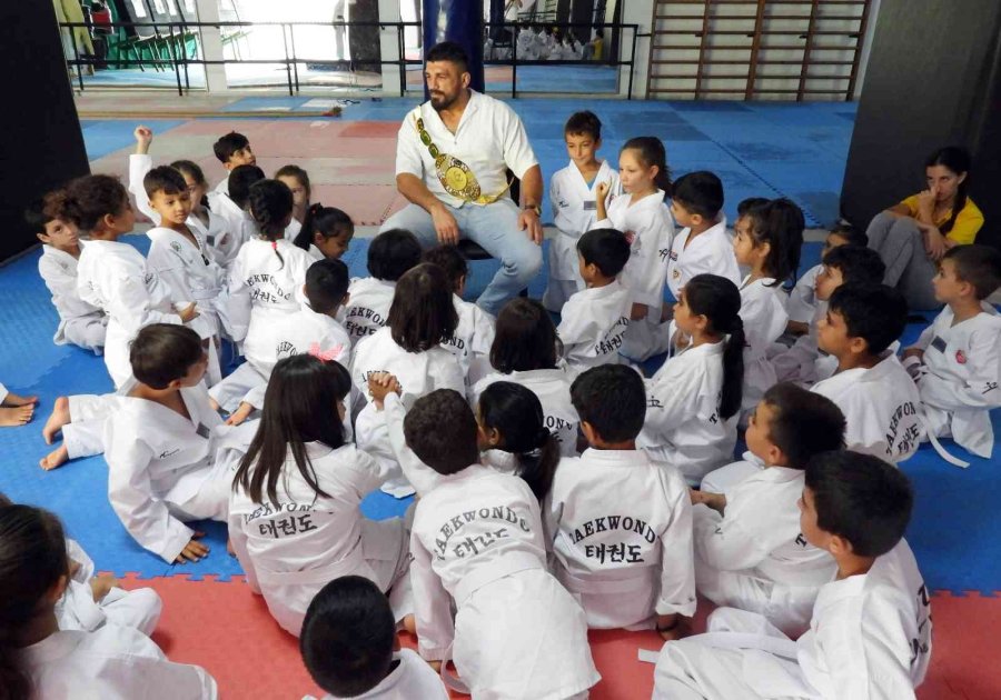 Başpehlivan Cengiz Tekvandocuları Teşvik Etti