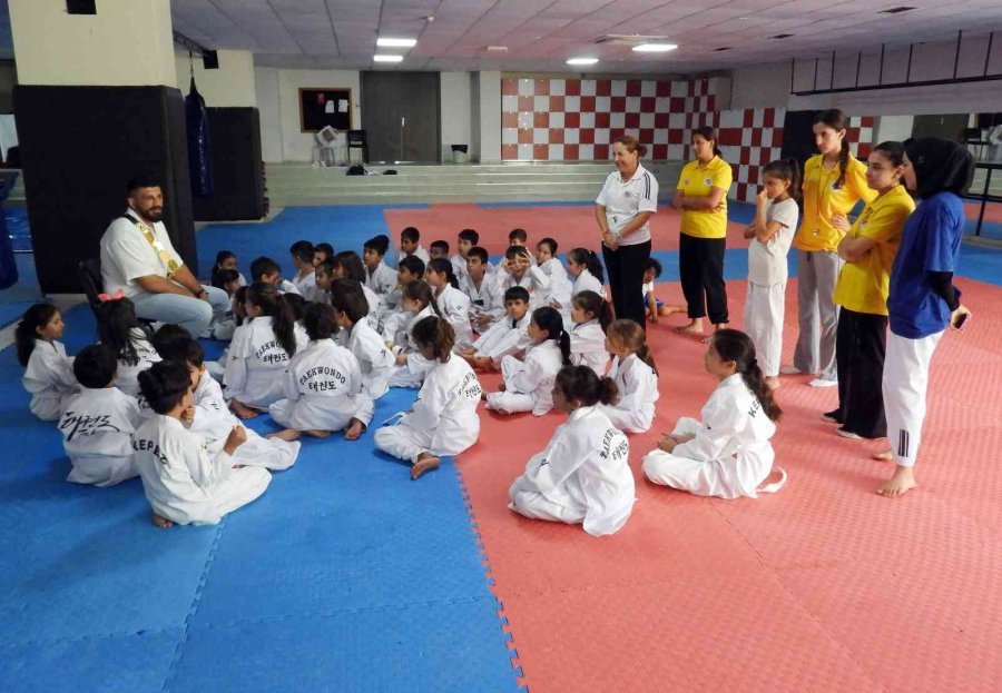 Başpehlivan Cengiz Tekvandocuları Teşvik Etti