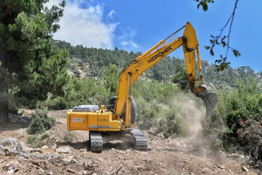 Konyaaltı Belediyesinden Yarbaş Çandır’da Yol Çalışması