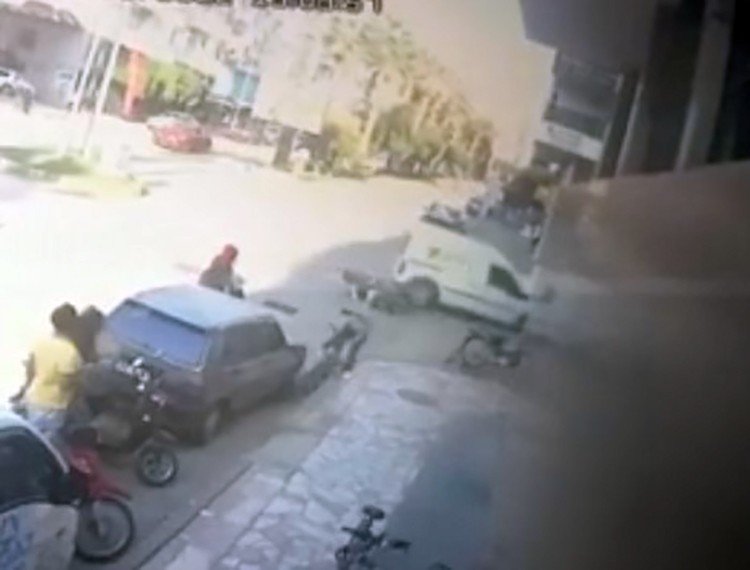 Motosikletli Genci Ölüme Sürükleyen Kaza Kamerada