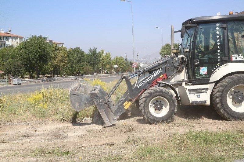 Melikgazi Belediyesi Toplu Temizlik Çalışmalarına Devam Ediyor