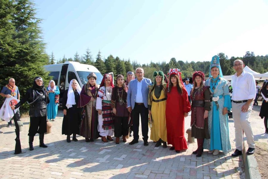 Eskişehir Anadolu Bacıları Grubu ‘kahraman Türk Kadınları’ Tiyatro Gösterisini Tavşanlı’da Sahneledi