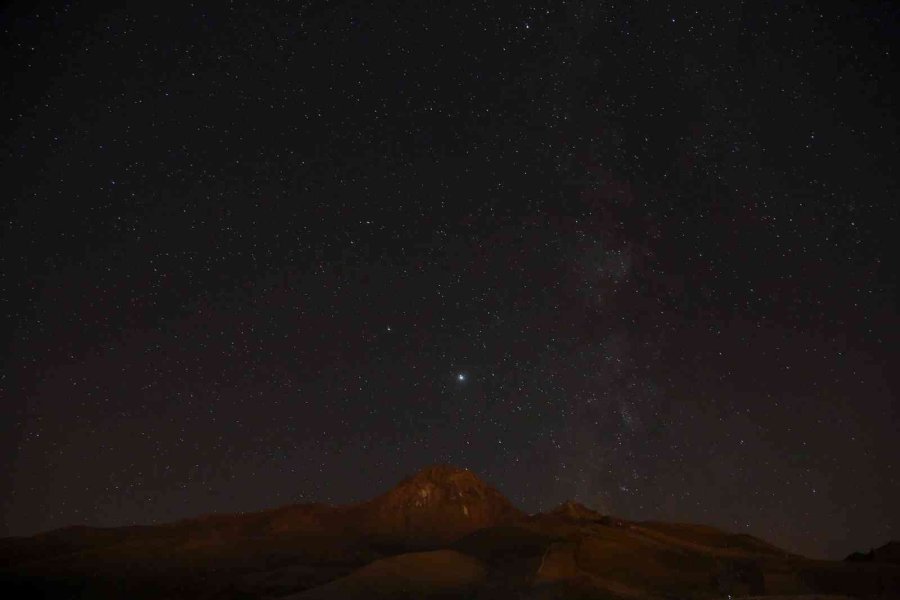 Meteorların Görsel Şöleni Erciyes’te İzlenecek