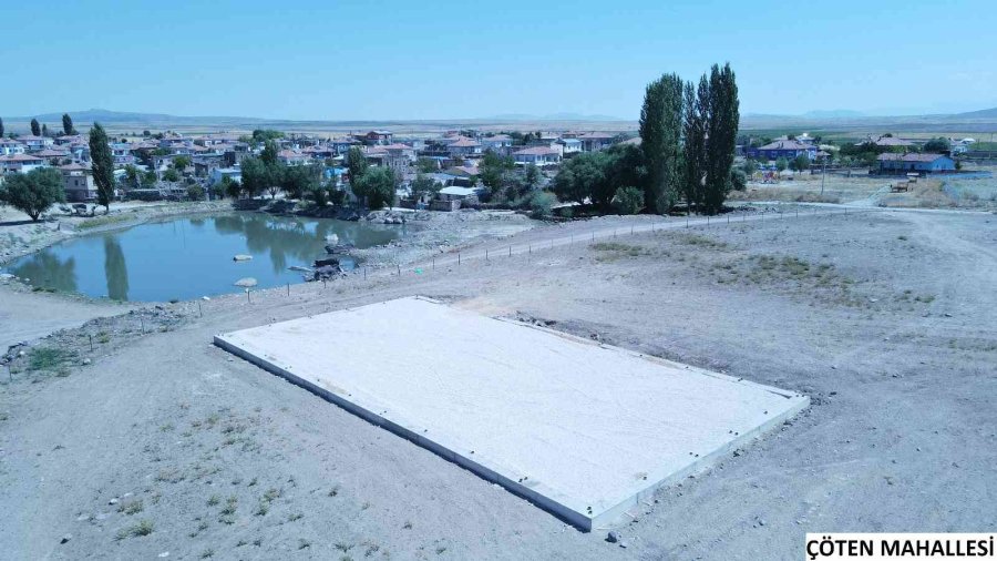 Develi’de Kırsal Mahallelerdeki Halı Saha Yapım Çalışmaları Devam Ediyor