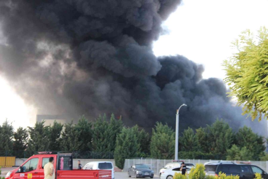 Konya’da Boya Fabrikasında Büyük Çaplı Yangın