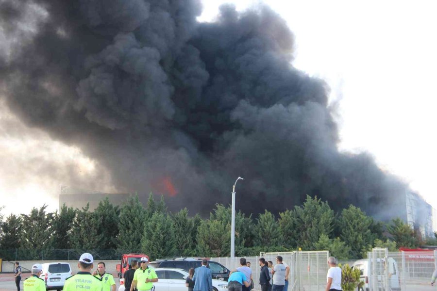 Konya’da Boya Fabrikasında Büyük Çaplı Yangın
