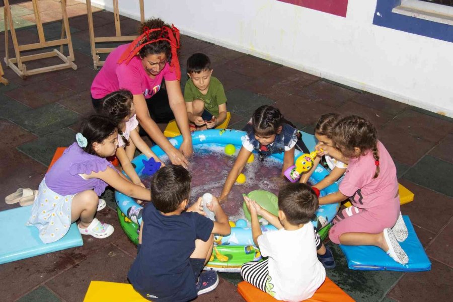 Kreş Öğrencileri Eğlenerek Öğreniyor