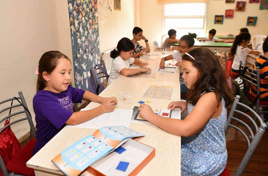 Çocuklar Akıl Ve Zeka Oyunları İle Gelişiyor
